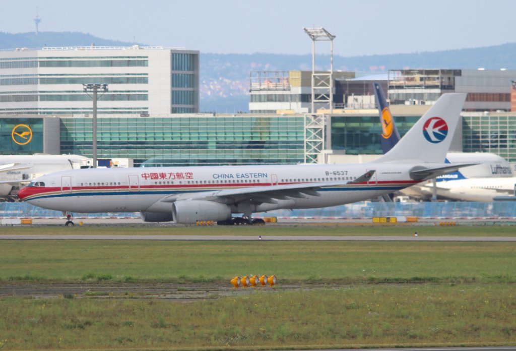 China Eastern A 330-243 B-6537 auf dem Weg zum Start in Frankfurt am Main am 16.08.2012