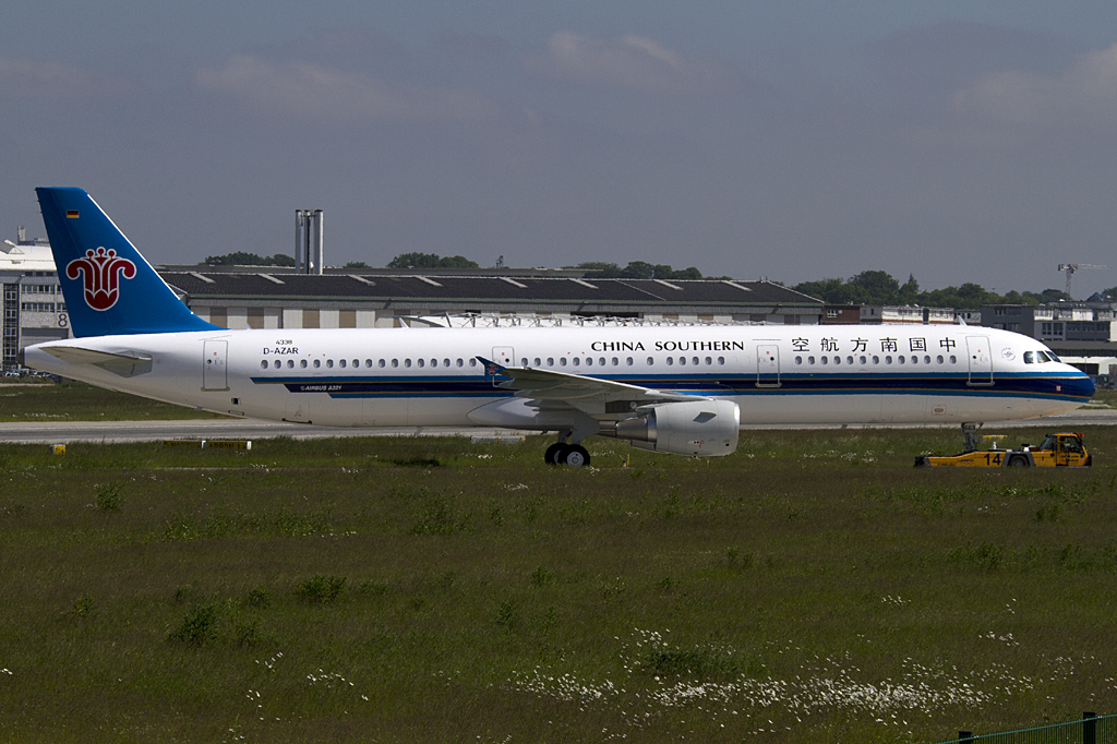 China Southern Airlines, D-AZAR (later: B-6663), Airbus, A321-231, 04.06.2010, XFW, Hamburg-Finkenwerder, Germany 


