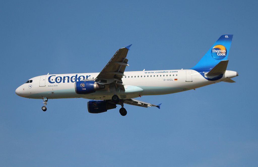 Condor A 320-212 D-AICL bei der Landung in Berlin-Schnefeld am 10.09.2012