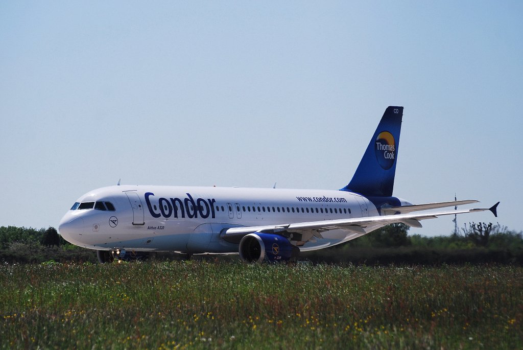 Condor Airbus A320 beim Start in Hamburg Fuhlsbttel am 03.06.10