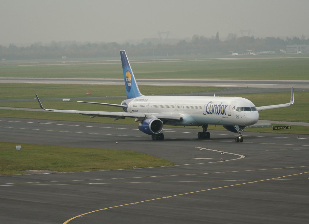 Condor B 757-330 D-ABOG auf dem Weg zum Start in Dsseldorf am 31.10.2011