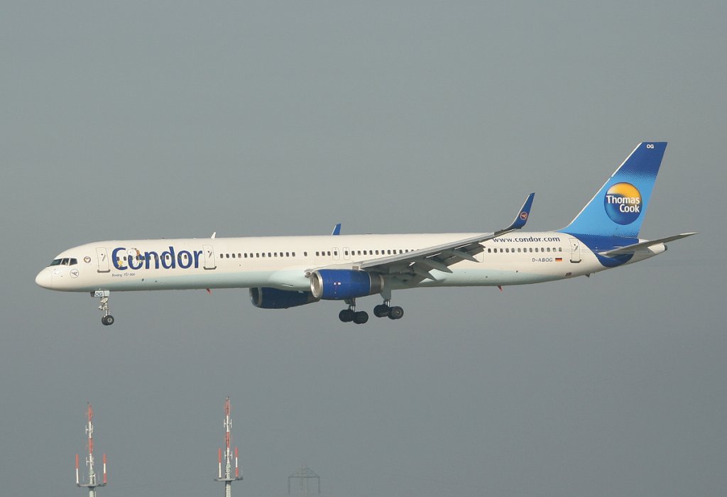 Condor B 757-330 D-ABOG kurz vor der Landung in Dsseldorf am 31.10.2011