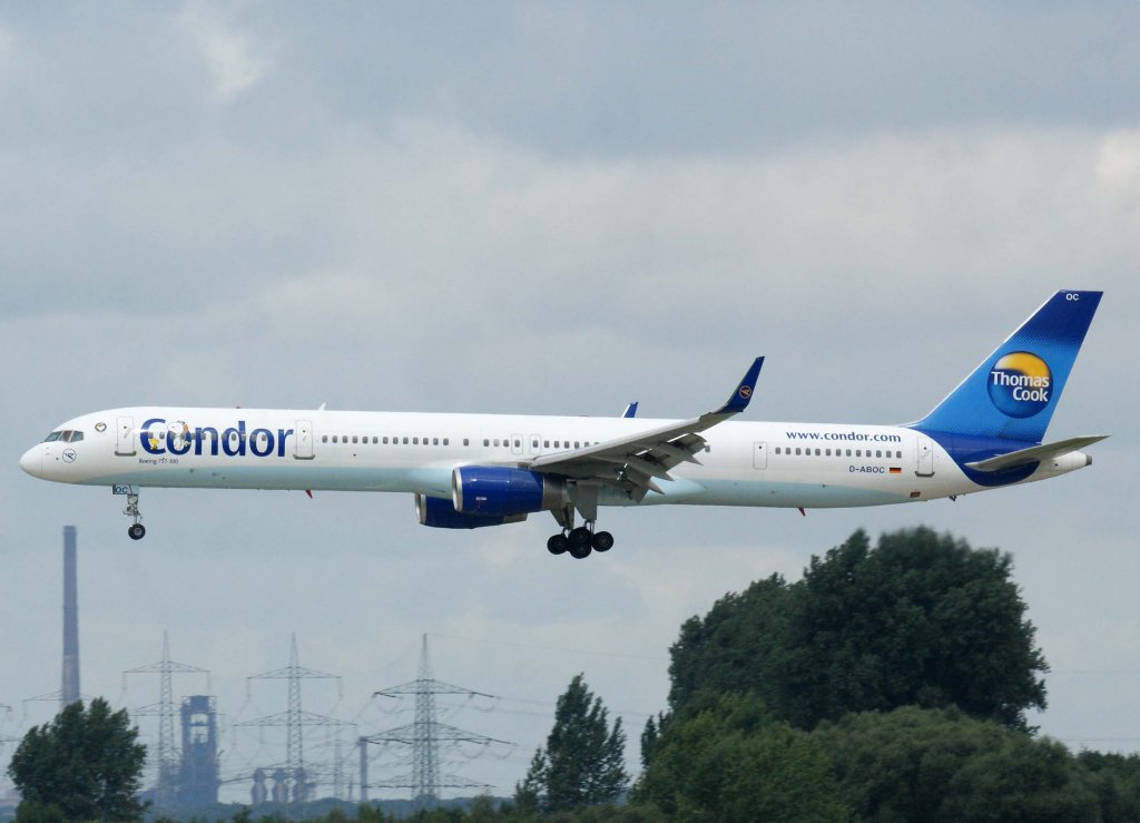 Condor, D-ABOC, Boeing 757-300 WL (Peanuts-Sticker), 2010.08.28, DUS-EDDL, Dsseldorf, Germany

