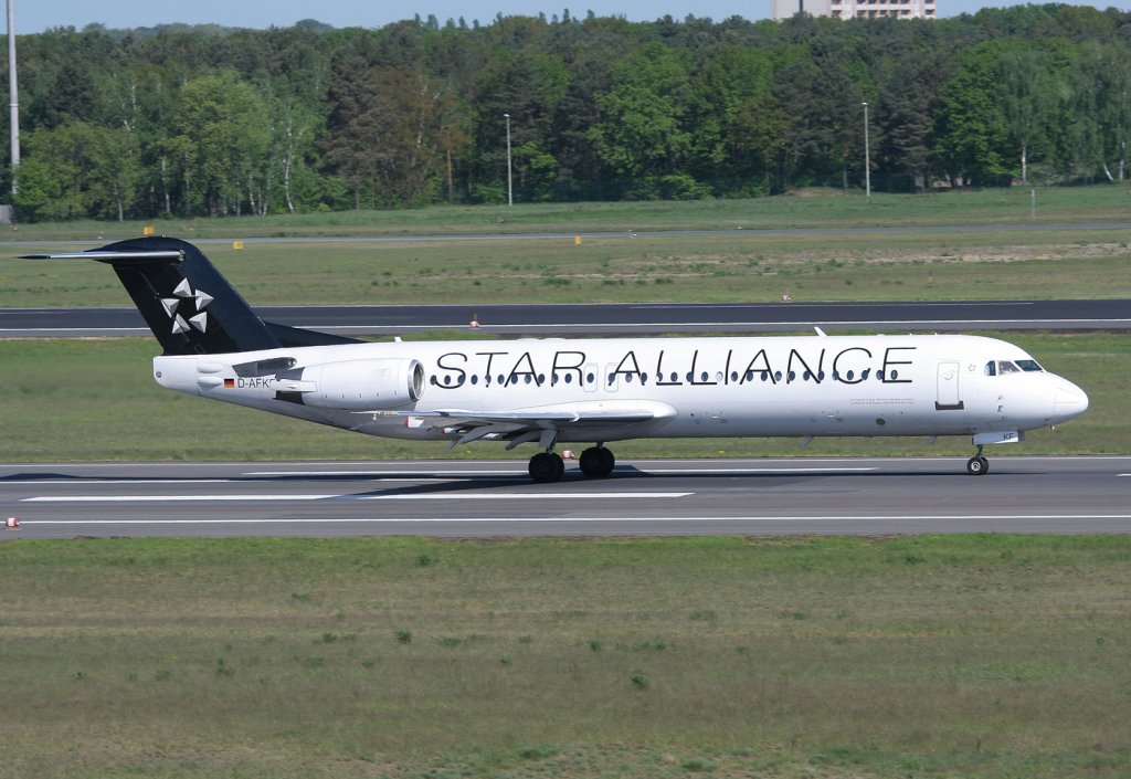 Contact Air Fokker 100 D-AFKF beim Start in Berlin-Tegel am 30.04.2011