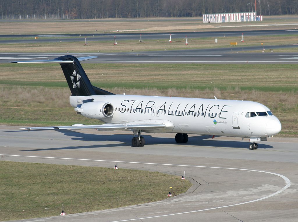 Contact Air Fokker 100 D-AGPK bei der Ankunft in Berlin-Tegel am 02.04.2010
