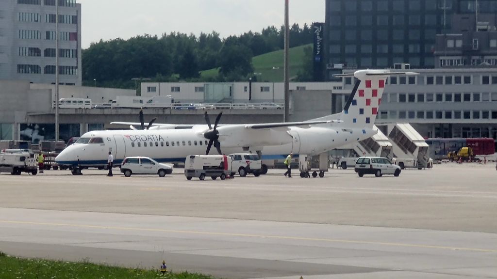 Croatia Airlines Bombardier Dash 8Q-400 in Zrich-Kloten (13.7.10)