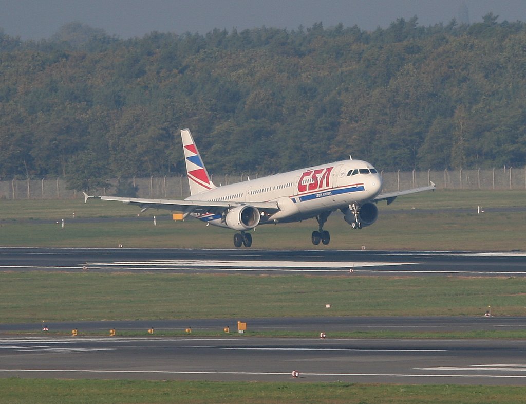 CSA A 321-211 OK-CEC bei der Landung in Berlin-Tegel am 10.10.2010