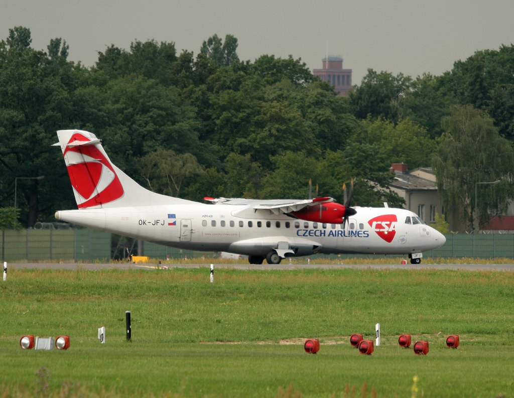 CSA ATR-42-500 OK-JFJ kurz vor dem Start in Berlin-Tegel am 09.07.2011