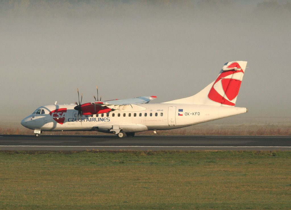 CSA ATR-42-500 OK-KFO nach der Landung in Berlin-Tegel am 15.10.2011