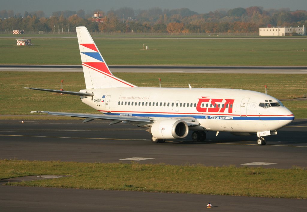 CSA B 737-55S OK-XGD auf dem Weg zum Start in Dsseldorf am 31.10.2011