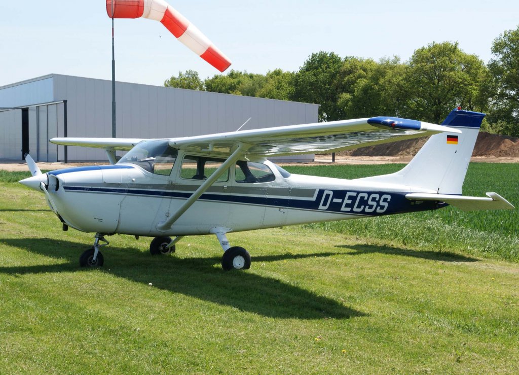 D-ECSS, Cessna F-172 L Skyhawk, 2010.05.22, EDLG, Goch-Asperden, Germany 

