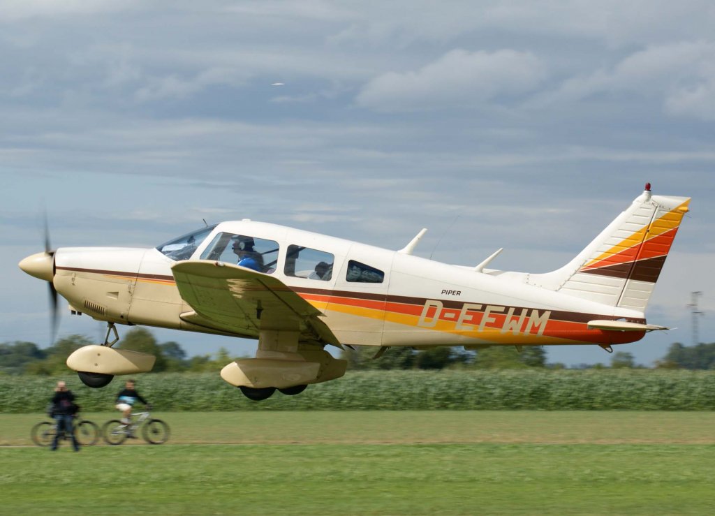 D-EFWM, Piper PA-28-181 Cherokee Archer II, 2009.07.19, EDMT, Tannheim (Tannkosh 2009), Germany
