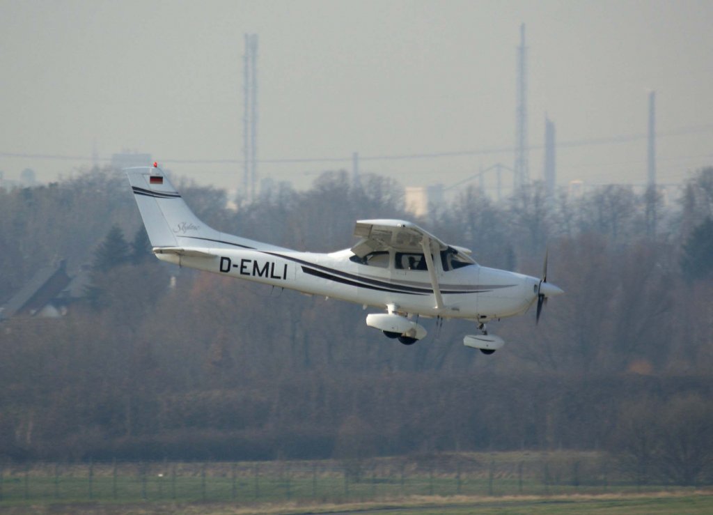 D-EMLI, Cessna F 182 S Skylane, 2009.03.17, DUS, Dsseldorf, Germany
