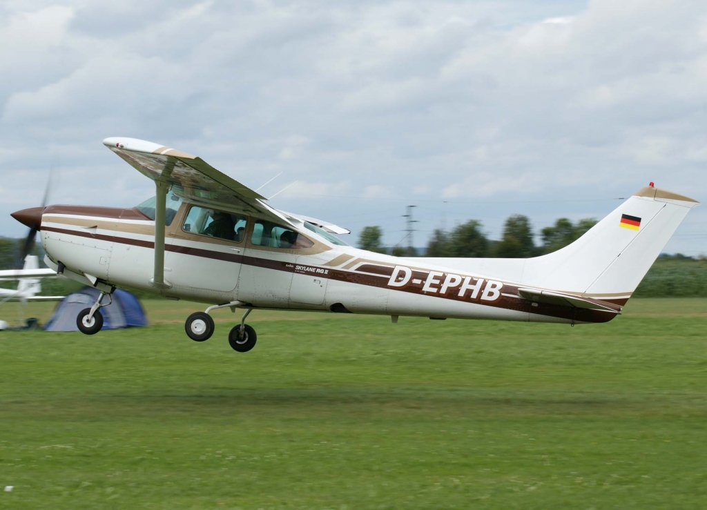 D-EPHB, Cessna 182 TR Skylane RG, 2009.07.19, EDMT, Tannheim (Tannkosh 2009), Germany