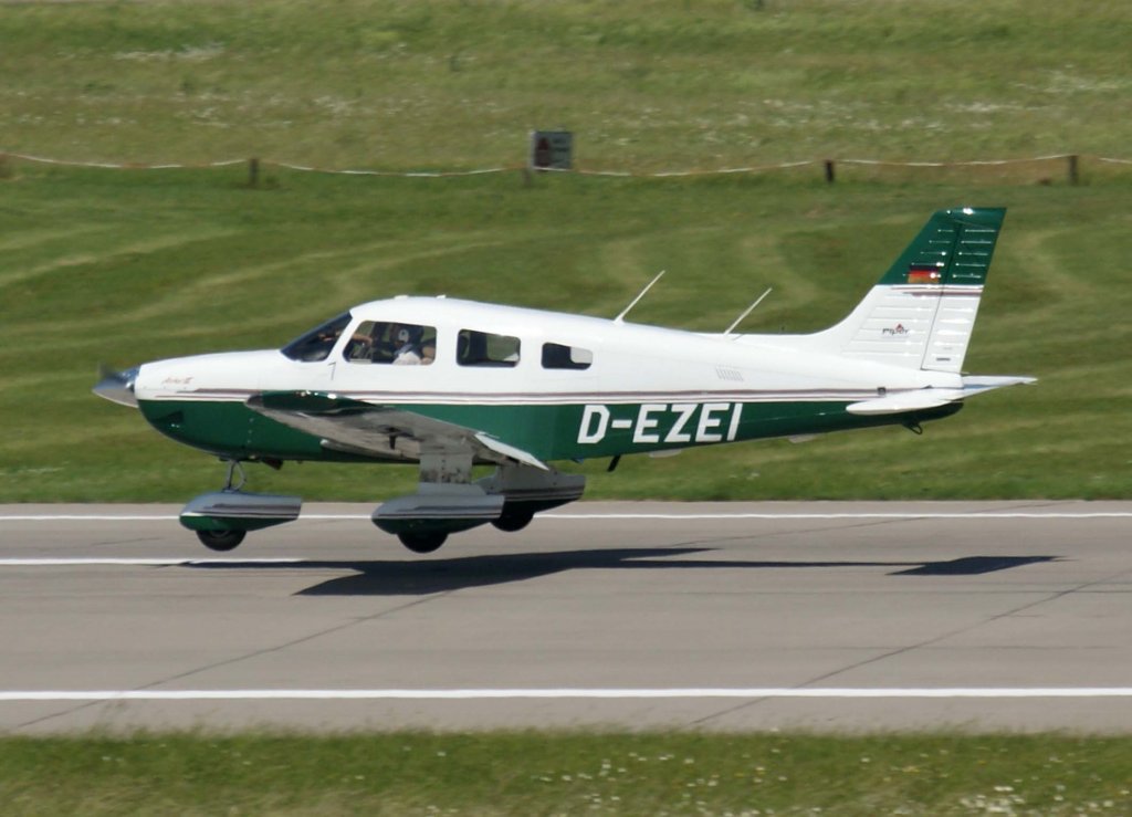 D-EZEI, Piper PA-28-181 Archer II, 2010.06.11, DUS-EDDL, Dsseldorf, Germany 

