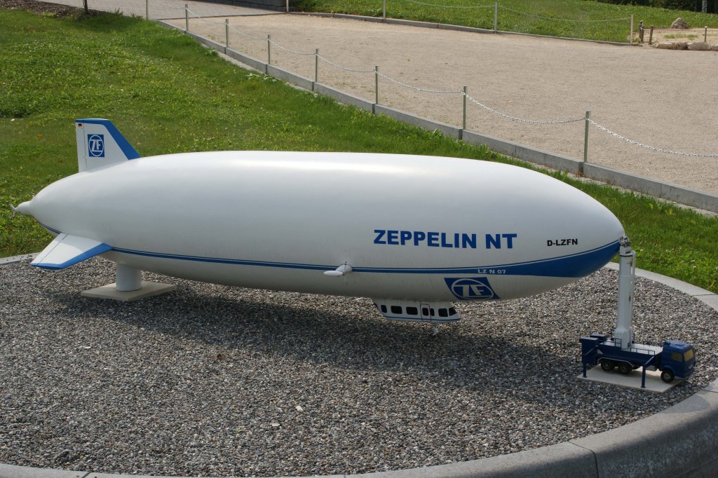 D-LFZN, Zeppelin NT LZ N 07 (ZF) / Mastab ca. 1/25, 04.09.2012, Mini-Mundus am Bodensee

