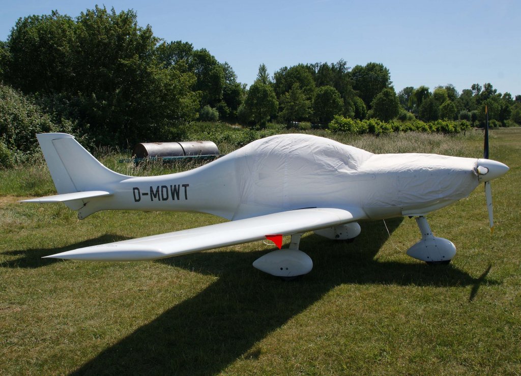 D-MDWT, Aerospool WT-9 Dynamic, 2011.06.02, EDLX, Wesel (Rmerwardt), Germany 

