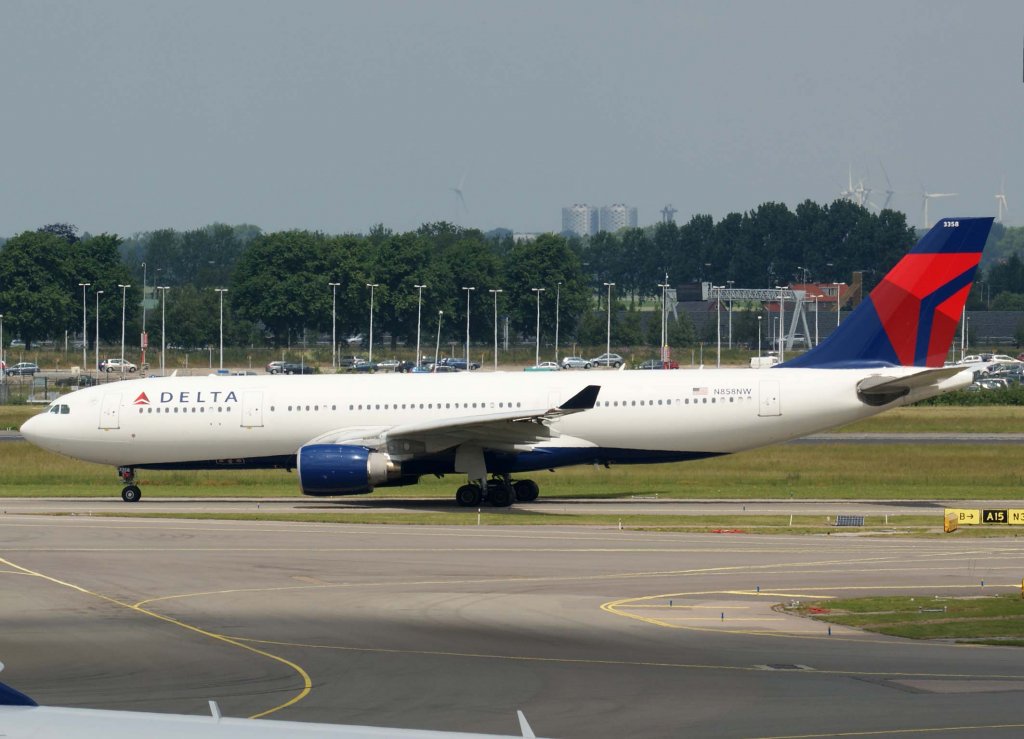 Delta Airlines, N858NW, Airbus A 330-200, 2010.06.26, AMS-EHAM, Amsterdam (Schiphol), Niederlande