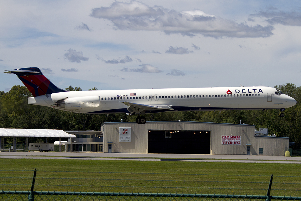 Delta Airlines, N904DE, McDonnell Douglas, MD-88, 29.08.2011, ALB, Albany, USA 

