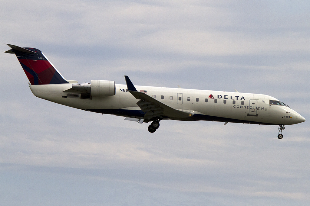 Delta Connection, N8884E, Bombardier, CRJ-440LR, 25.08.2011, YUL, Montreal, Canada 



