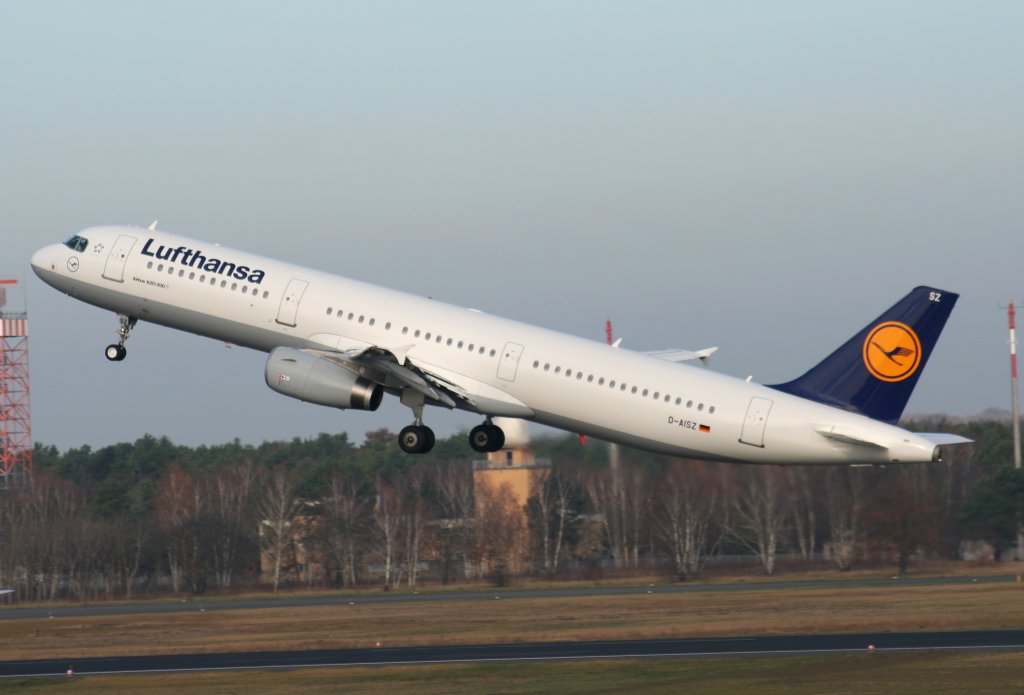 Der am 04.11.2009 in Dienst gestellte Lufthansa A 321-231 D-AISZ beim Start in Berlin-Tegel am 21.11.2009