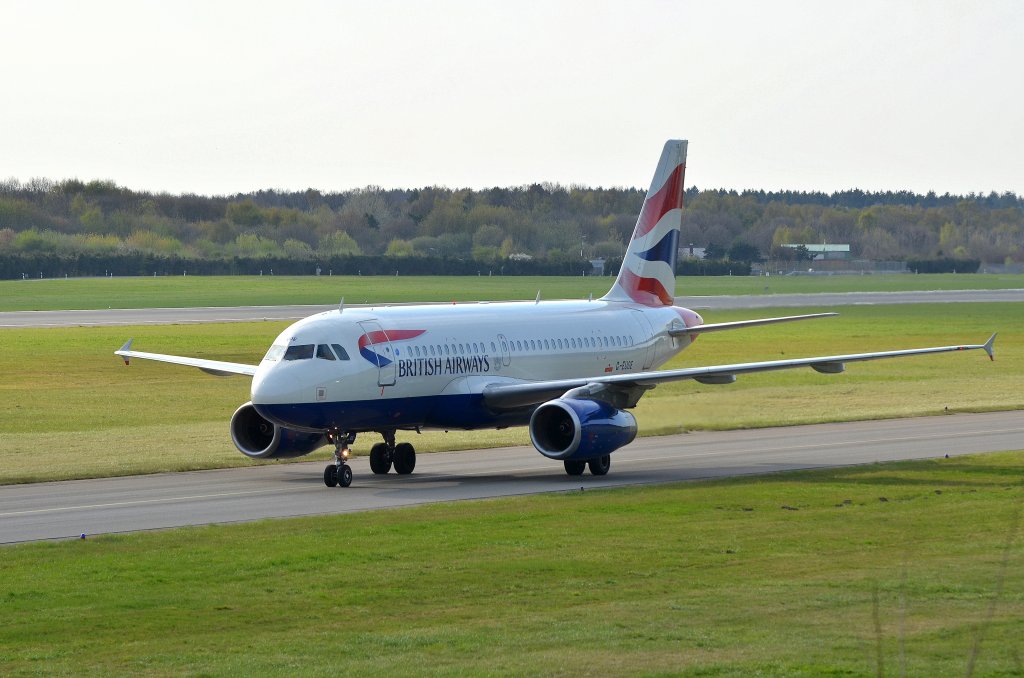 Der British Airways Airbus G-EUOE rollt nach der Landung in Hamburg Fuhlsbttel zum Gate aufgenommen am 02.05.13