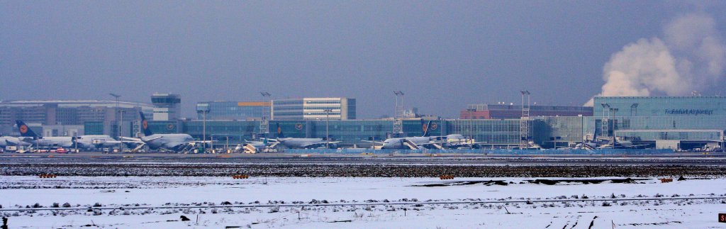 Der Frankfurter Flughafen am 4. Januar 2011 gegen 13.00 Uhr