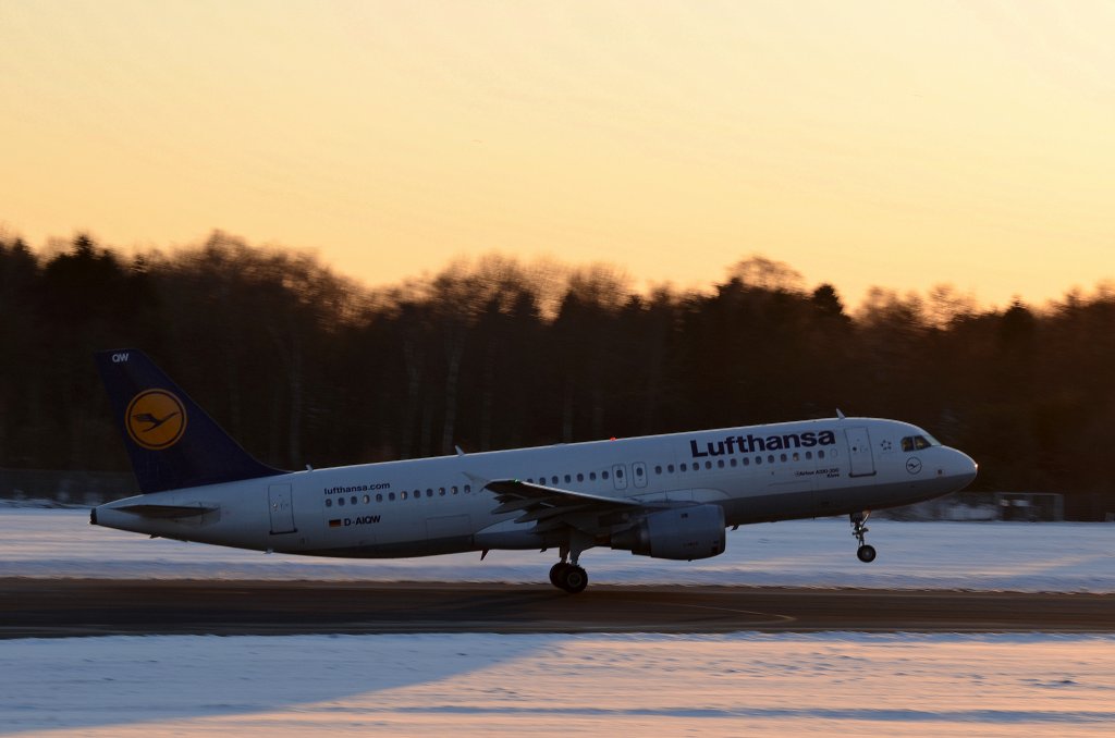 Der Lufthansa Airbus A320-200 D-AIQW Kleve beim Start in Hamburg Fuhlsbttel am 12.03.13