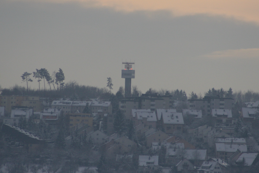 Der Radar-Turm vom Flughafen Stuttgart, er ist ca. 2km entfernt (28.11.10)