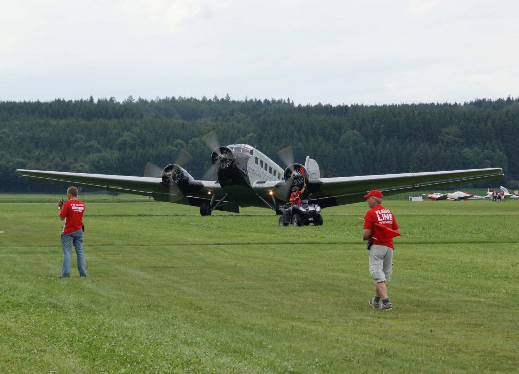 Deutsche Lufthansa Berlin-Stiftung, D-CDLH (D-AQUI), Junkers Ju-52/3m (man achte auf das  Follow me - Car ), 2009.07.17, EDMT, Tannheim (Tannkosh 2009), Germany 

