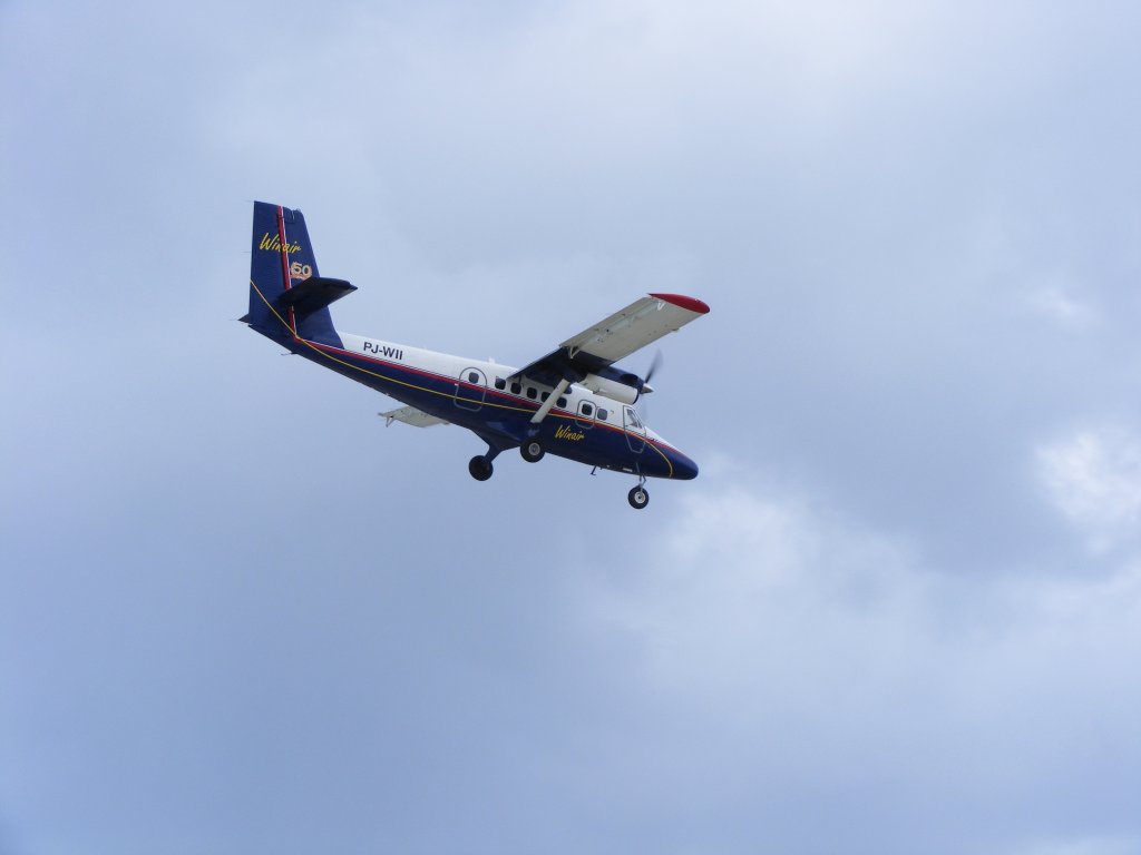 DHC-6 Twin Otter PJ-WII von Winair im Anflug auf St. Maarten (SXM)am 5.3.2013