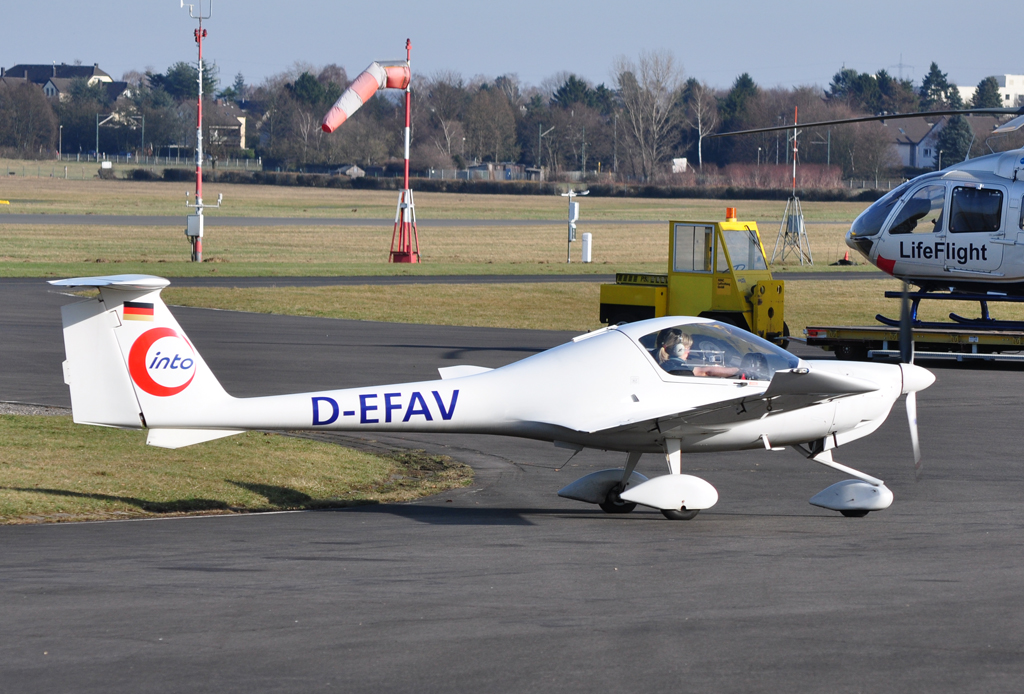 Diamond DA-20 Katana, D-EFAV auf dem Flugplatz Bonn-Hangelar - 09.02.2011