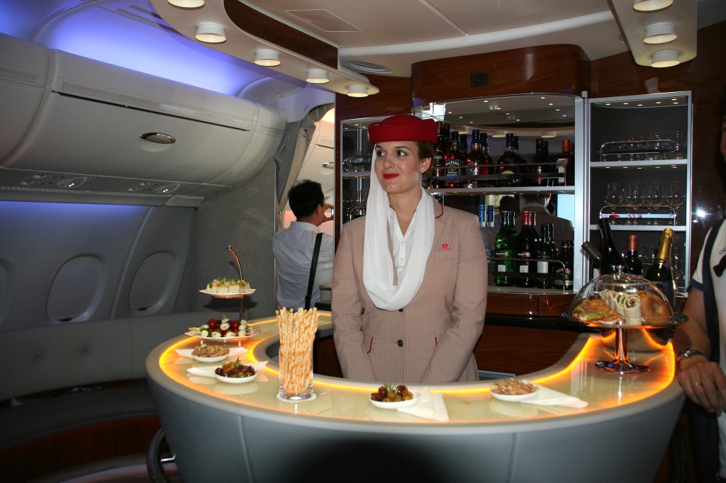 Die Bar im oberen Flugdeck des Emirates A 380-861 A6-EDJ am 09.06.2010 auf der ILA in Berlin-Schnefeld