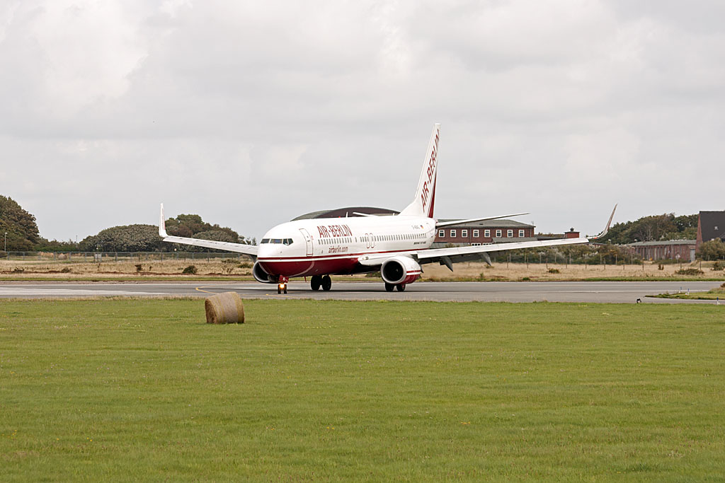 Die D-ABAG rollte am 28. August 2008 von der Runway auf den Taxiway, um zum Terminal 1 des Flughafen Sylt zu kommen
