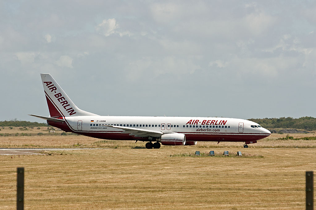 Die D-ABBM rollte am 18. Juni 2009 vom Terminal 1 des Flughafen der Insel Sylt zur Runway.