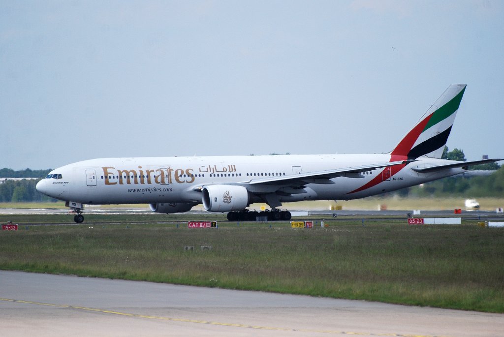 Die Emirates Boeing 777 A6-EMD beim Start in Hamburg Fuhlsbttel am 30.05.11
