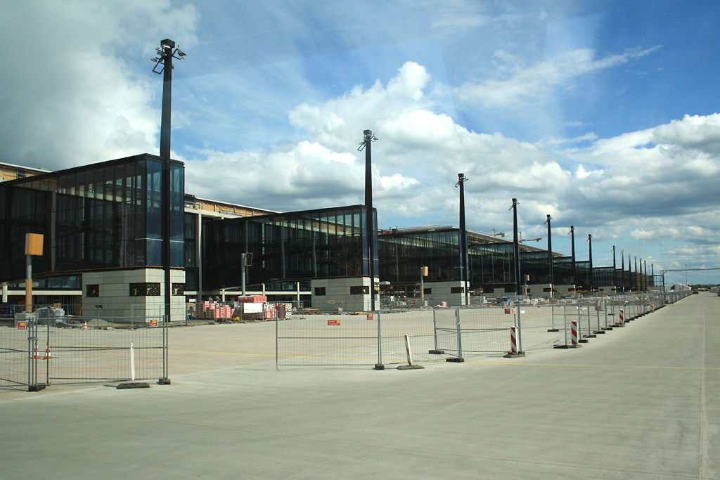 Die neuen Gates am neuen Willy Brandt-Airport in Berlin-Schnefeld am 19.06.11. Es tut mir Leid, dass das Bild so berspiegelt ist.
