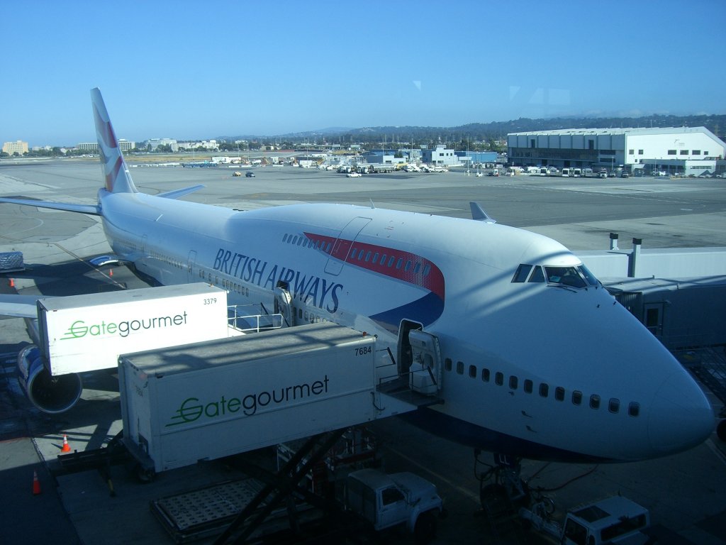 Diese 747 steht im Mai 2006 auf dem Flughafen von San Francisco und startet bald nach London