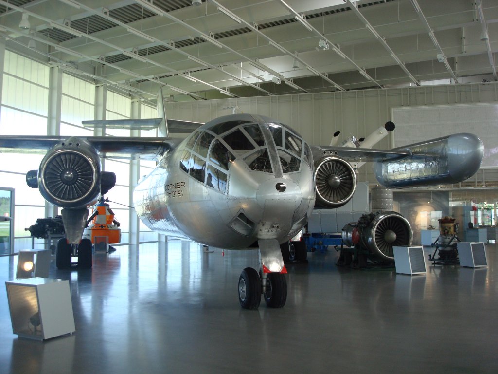 Do 31, erstes senkrecht startendes Passagier-und Frachtflugzeug der Welt,
entwickelt und gebaut von Dornier in Friedrichshafen/Bodensee,
Erstflug 1967,
steht im Dornier Museum, April 2010