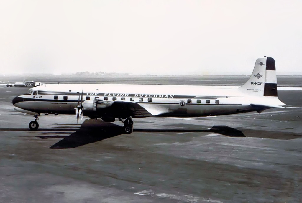 Douglas DC 6 der KLM auf dem Flughafen Mnchen-Riem - 1961 