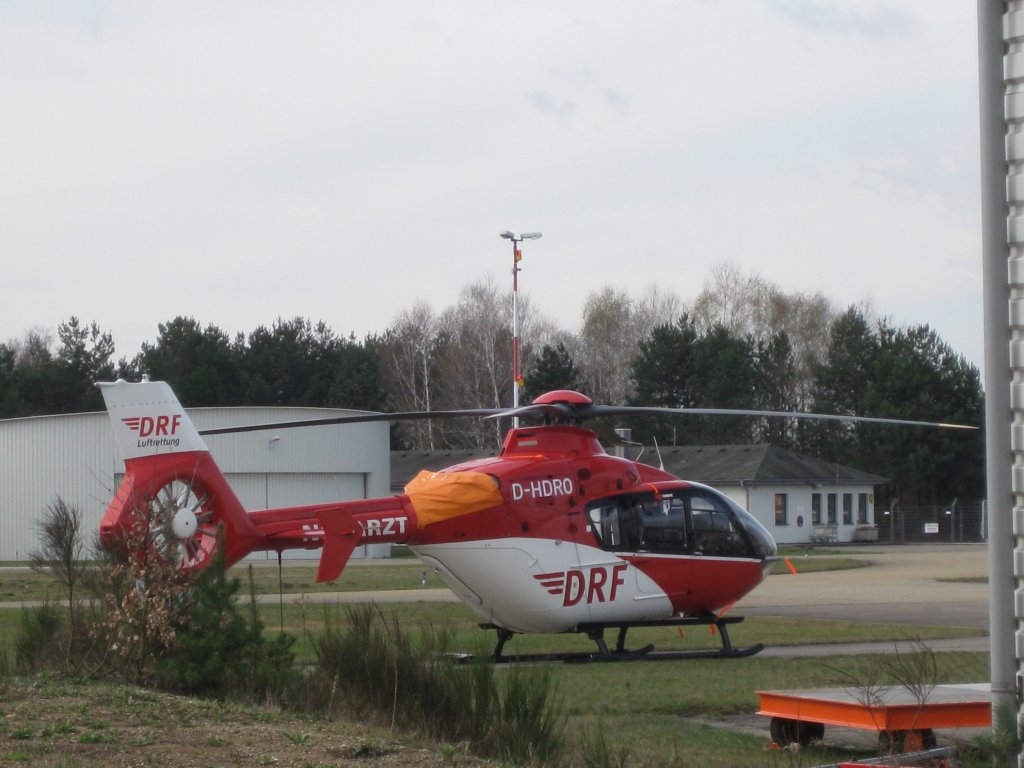 DRF Deutsche Rettungsflugwacht
Flughafen Karlsruhe/Baden-Baden (FKB)
Eurocopter EC 135 
1.April 2010