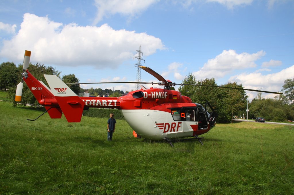 DRF-Eurocopter BK 117 bei einem Einsatz (Verkehrsunfall) in einem Stadtteil von Karlsruhe am 18.09.10