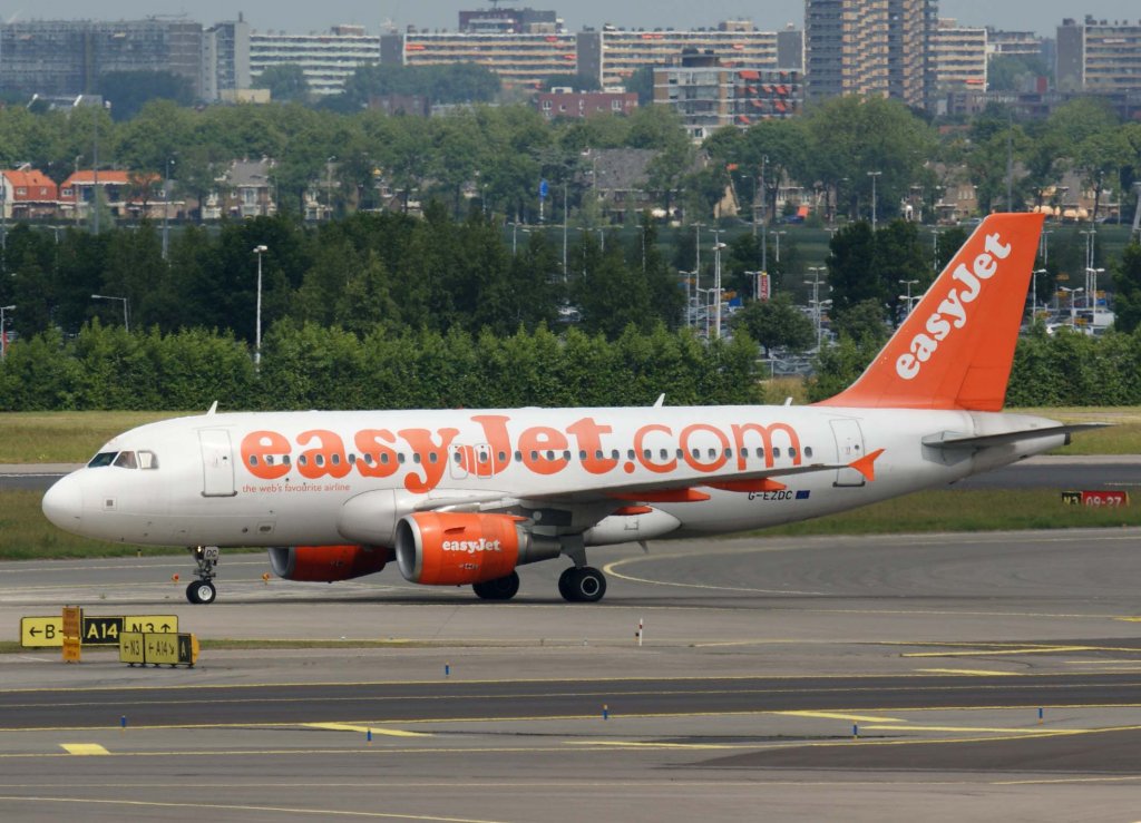 Easy Jet, G-EZDC, Airbus A 319-100, 2010.06.26, AMS-EHAM, Amsterdam (Schiphol), Niederlande