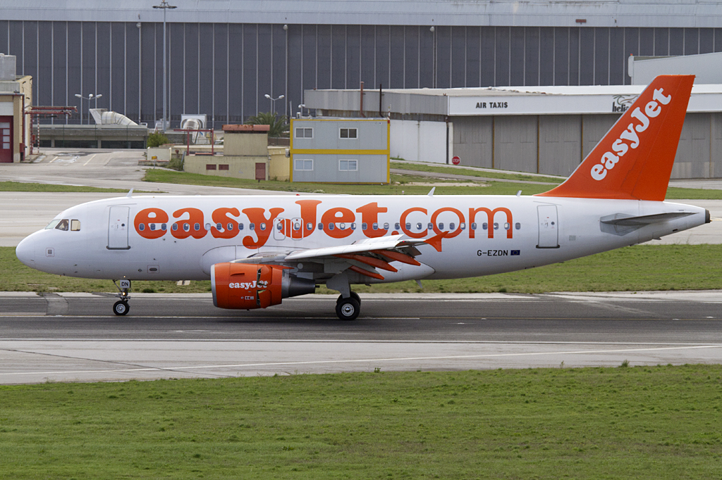 Easy Jet, G-EZDN, Airbus, A319-111, 01.11.2010, LIS, Lissabon, Portugal 




