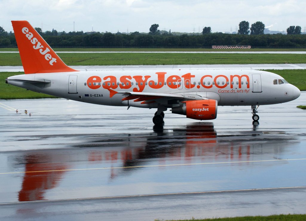 EasyJet, G-EEZA, Airbus A 319-100, 2010.08.28, DUS-EDDL, Dsseldorf, Germany  (nach schwerem Gewitter)

