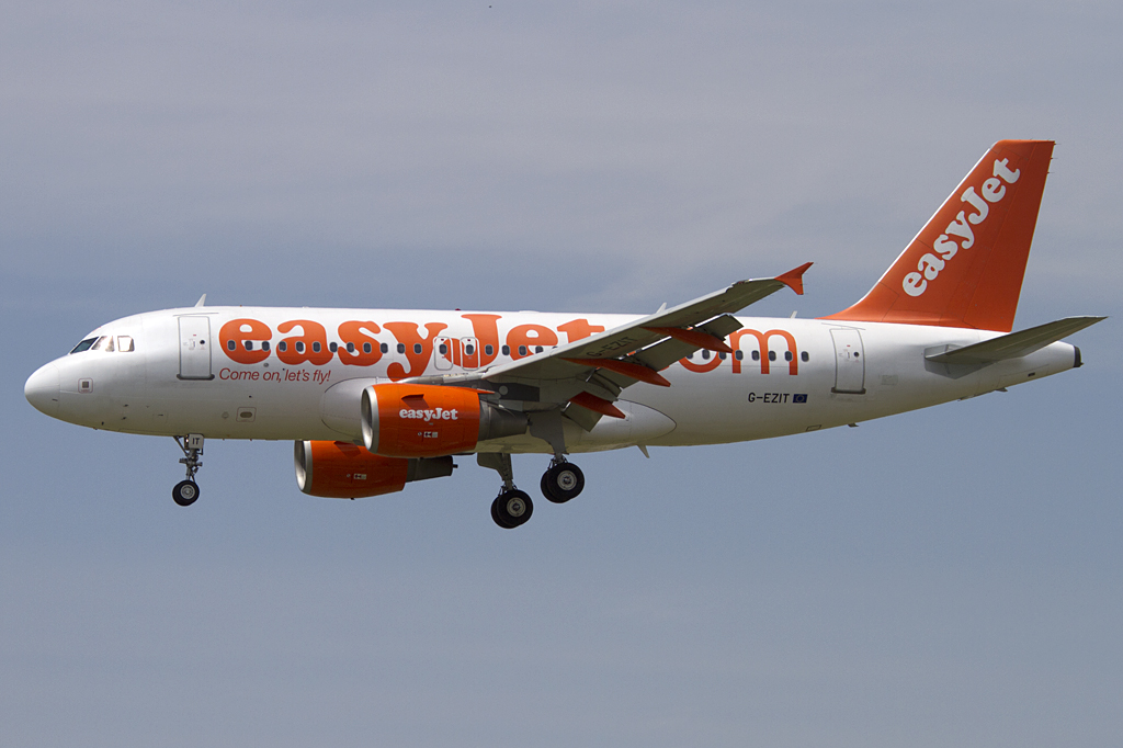 EasyJet, G-EZIT, Airbus, A319-111, 18.06.2011, BCN, Barcelona, Spain 




