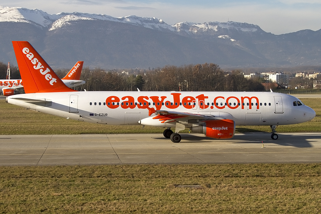 EasyJet, G-EZUR, Airbus, A320-214, 29.12.2012, GVA, Geneve, Switzerland 


