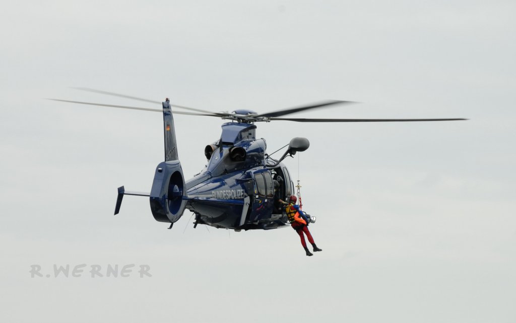 
EC 155 B

Rettungs- und Lschbung der Potsdamer Feuerwehr mit Hubschraubern der Bundespolizei am 29.09.2012
