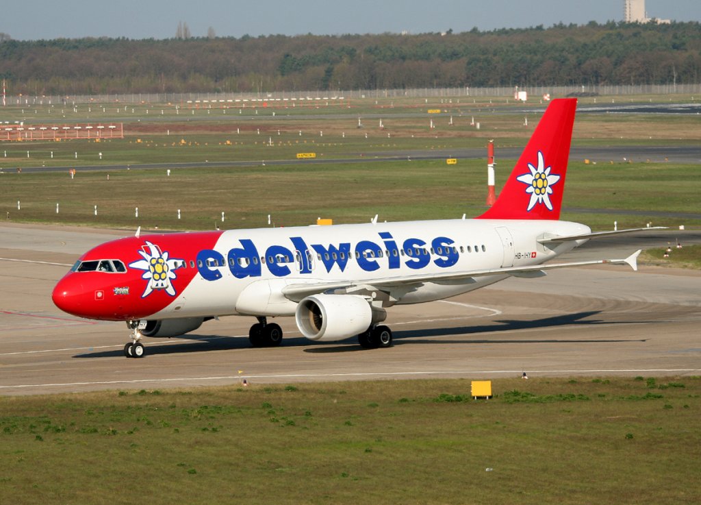 Edelweiss Air A 320-214 HB-IHY bei der Ankunft in Berlin-Tegel am 21.04.2012