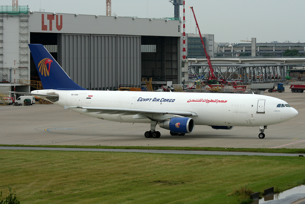 Egypt Cargo A300 SU-GAS rollt zur 23L in DUS / EDDL / Dsseldorf am 10.07.2008
